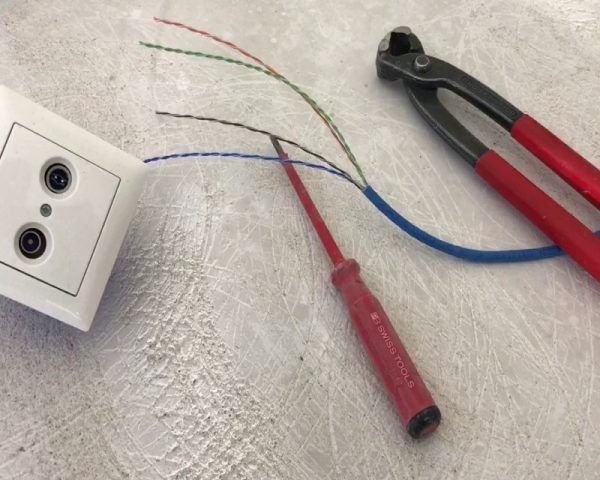 Coax kabel trekken Coax kabel trekken